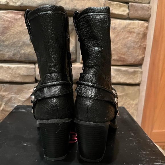 Short Black Boot with Rivets NIB - Picture 5 of 6
